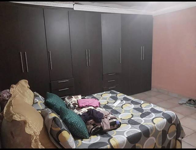 4 BEDROOM HOUSE FOR SALE IN PROTEA GARDEN